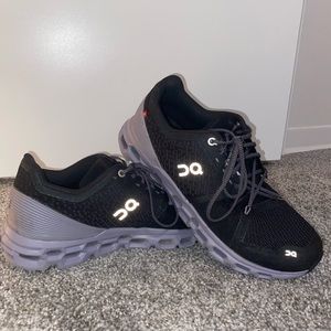 Women’s On Running shoe Cloudstratus Black/Lilac; size 9.5